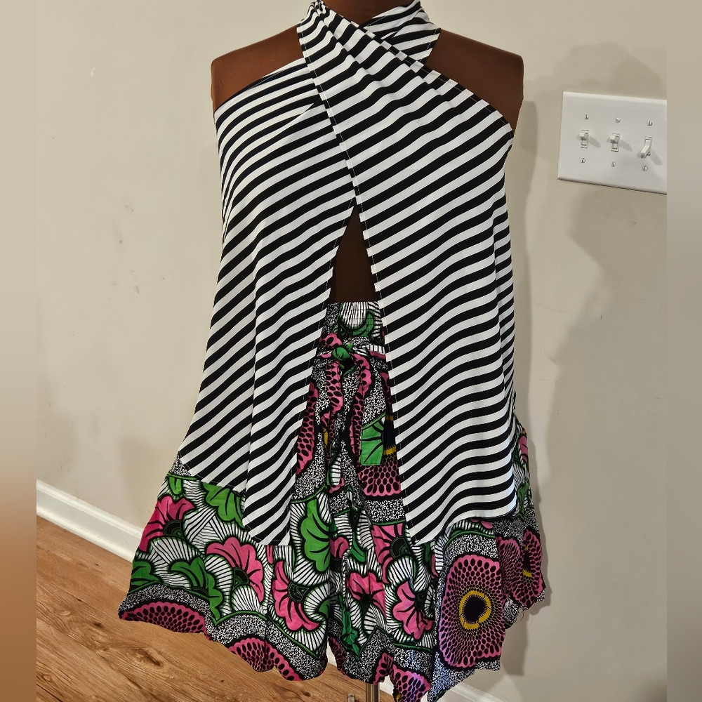 🎁Striped Black and White Halter Top